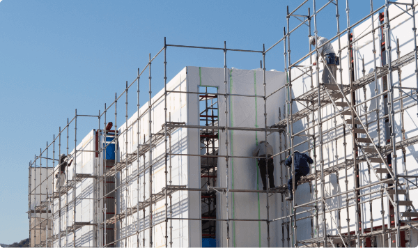 ビルの外観工事の様子